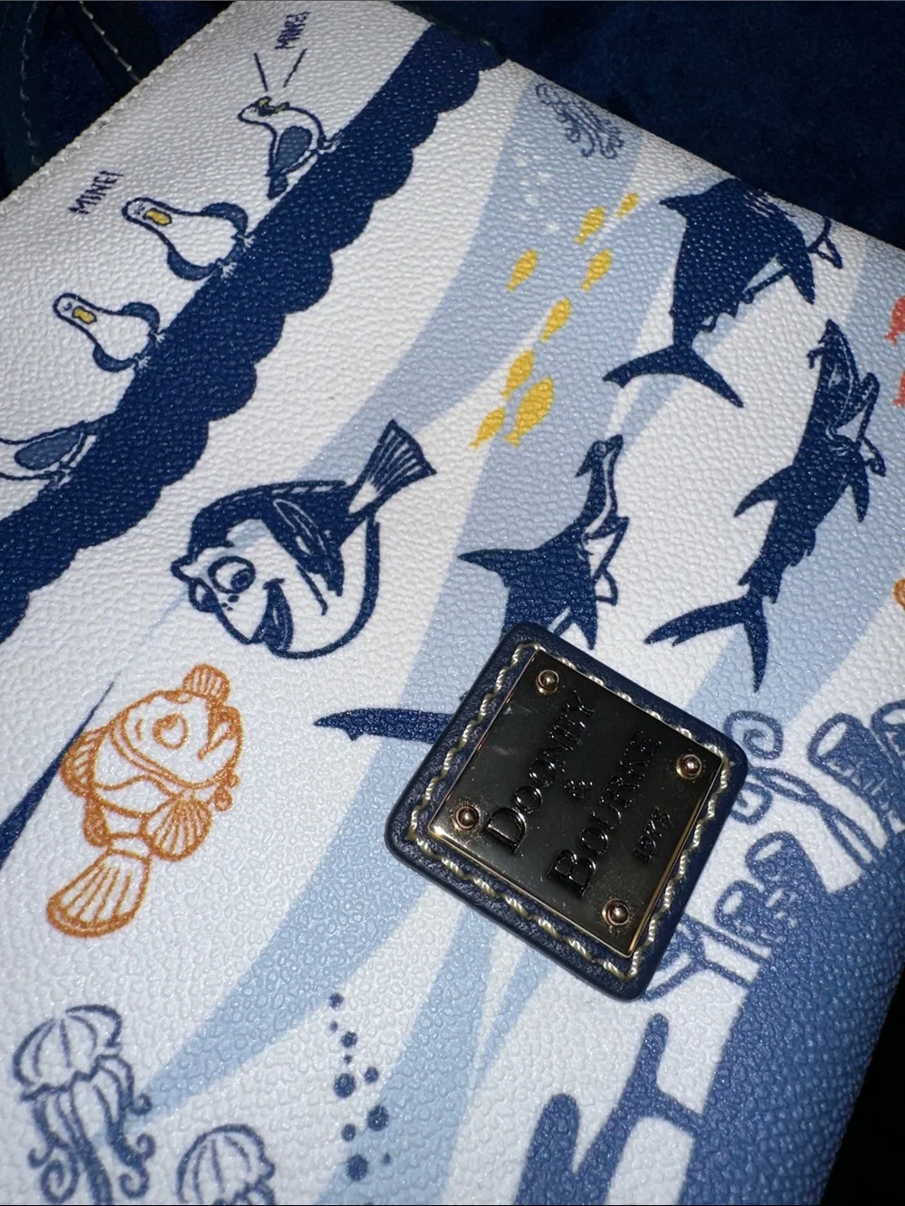 Disney Dooney Burke Finding Nemo crossbody bag - Picture 6 of 7